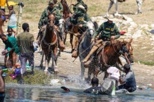 Migrants in Texas: US probes horseback charge on Haiti migrants