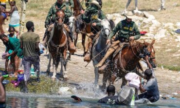 Migrants in Texas: US probes horseback charge on Haiti migrants